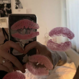 Meet your Posher, Kira